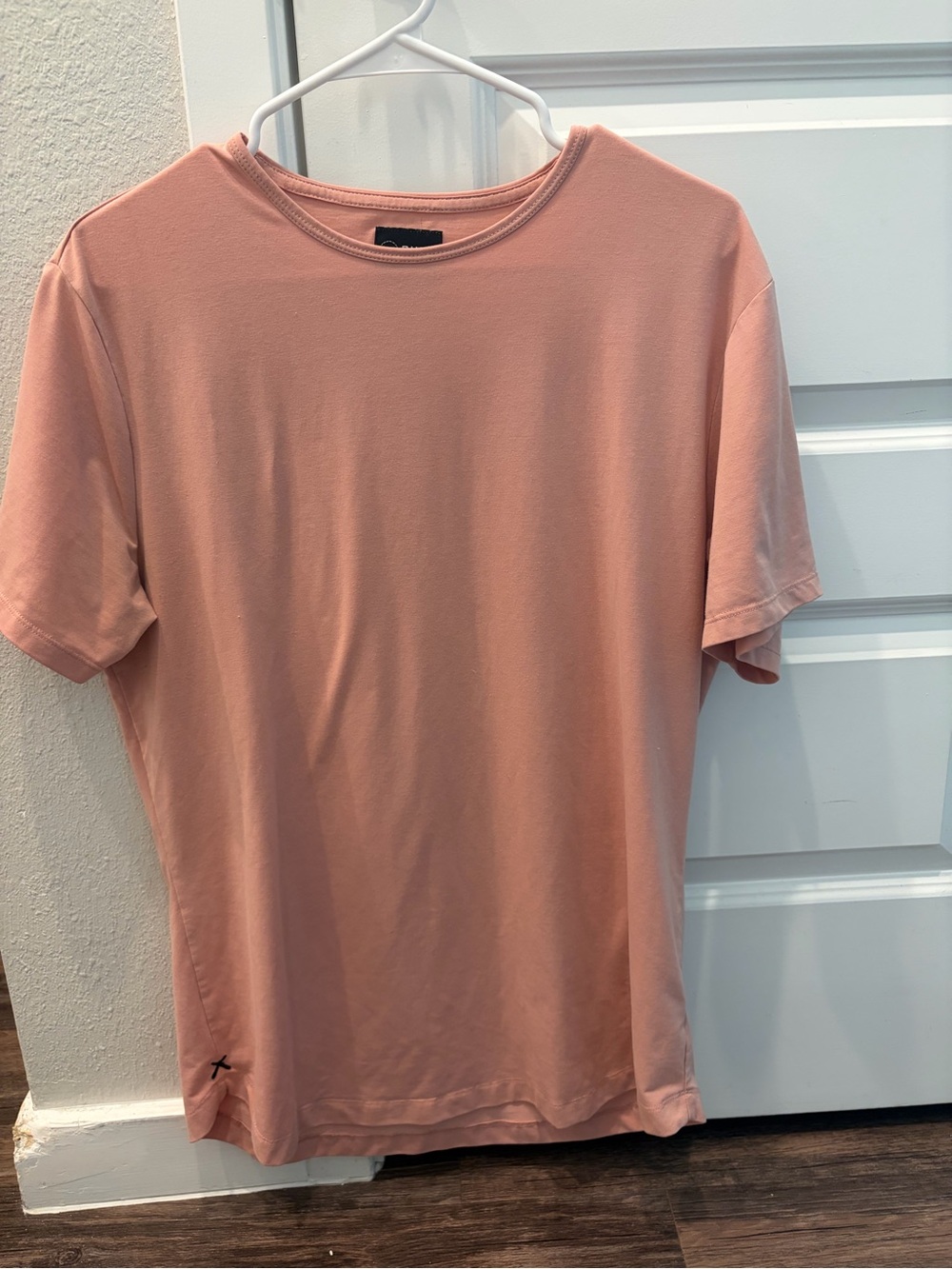 Men’s Cuts Clothing Curve Hem Salmon T-shirt